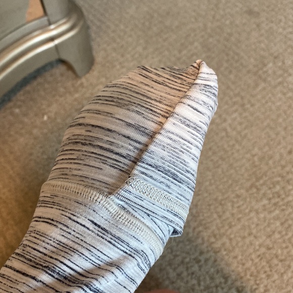 Lululemon jacket size 6 - Picture 9 of 10